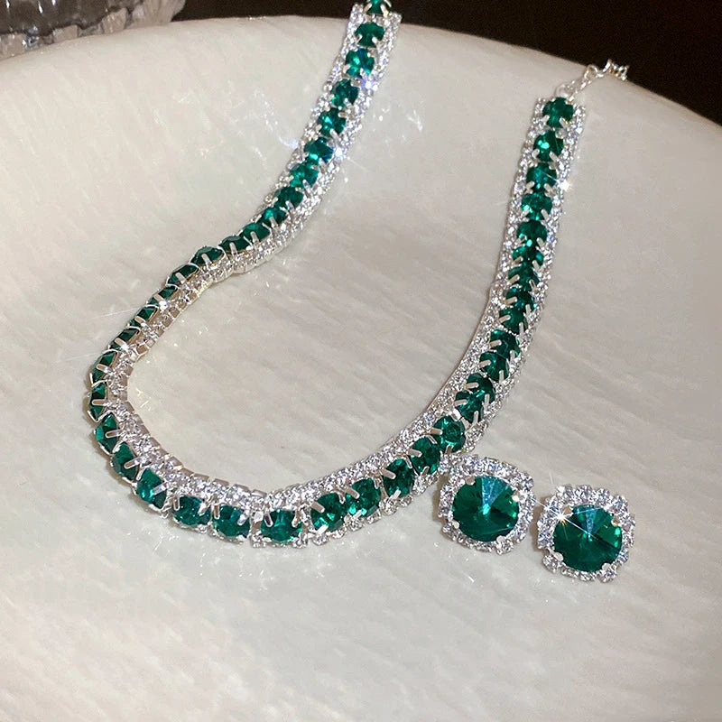 Emerald necklace + pair of earrings